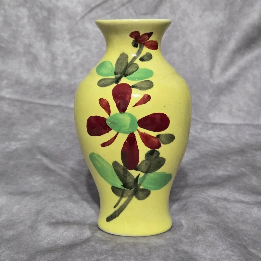 Yellow Floral Vase‎ Small Red Flowers Cottage Core